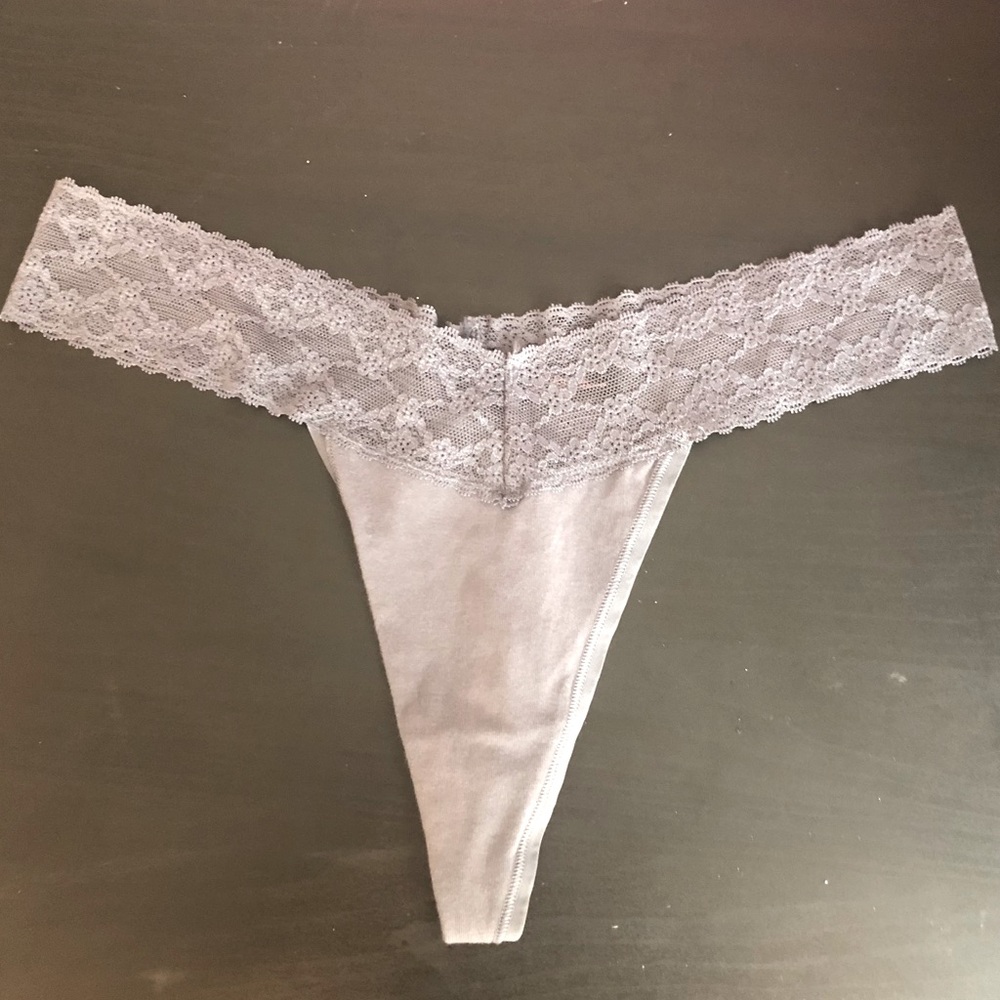 🦚2/$12 -Victoria’s Secret Grey Thong Panties with Lace Trim-Size L- NWOT